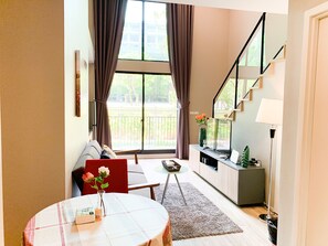 Offices - Pool! For sightseeing, play and food (Khwaeng Thung Wat Don)