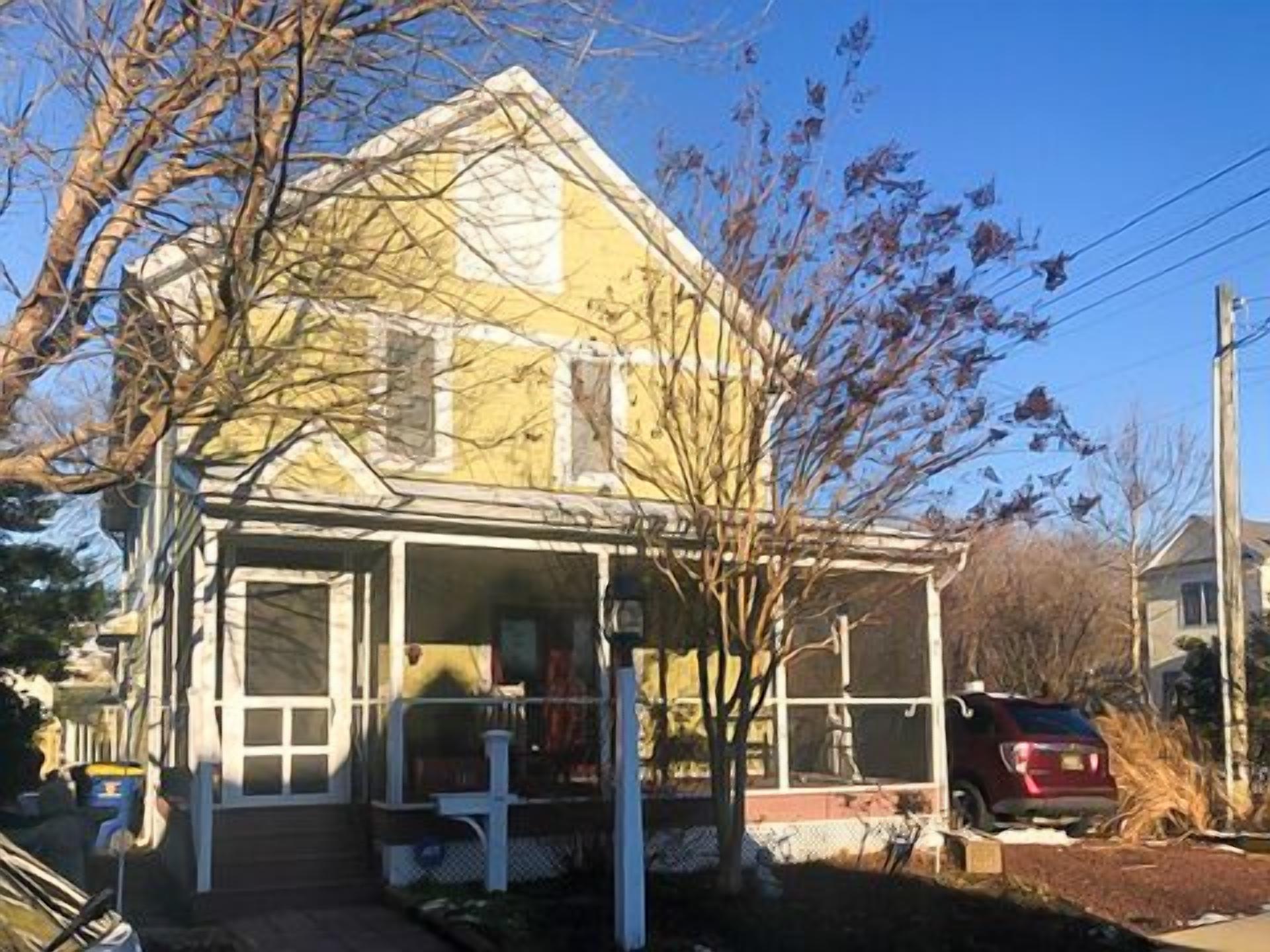 145 Jefferson - Walk to the beach or town from this pet-friendly home!