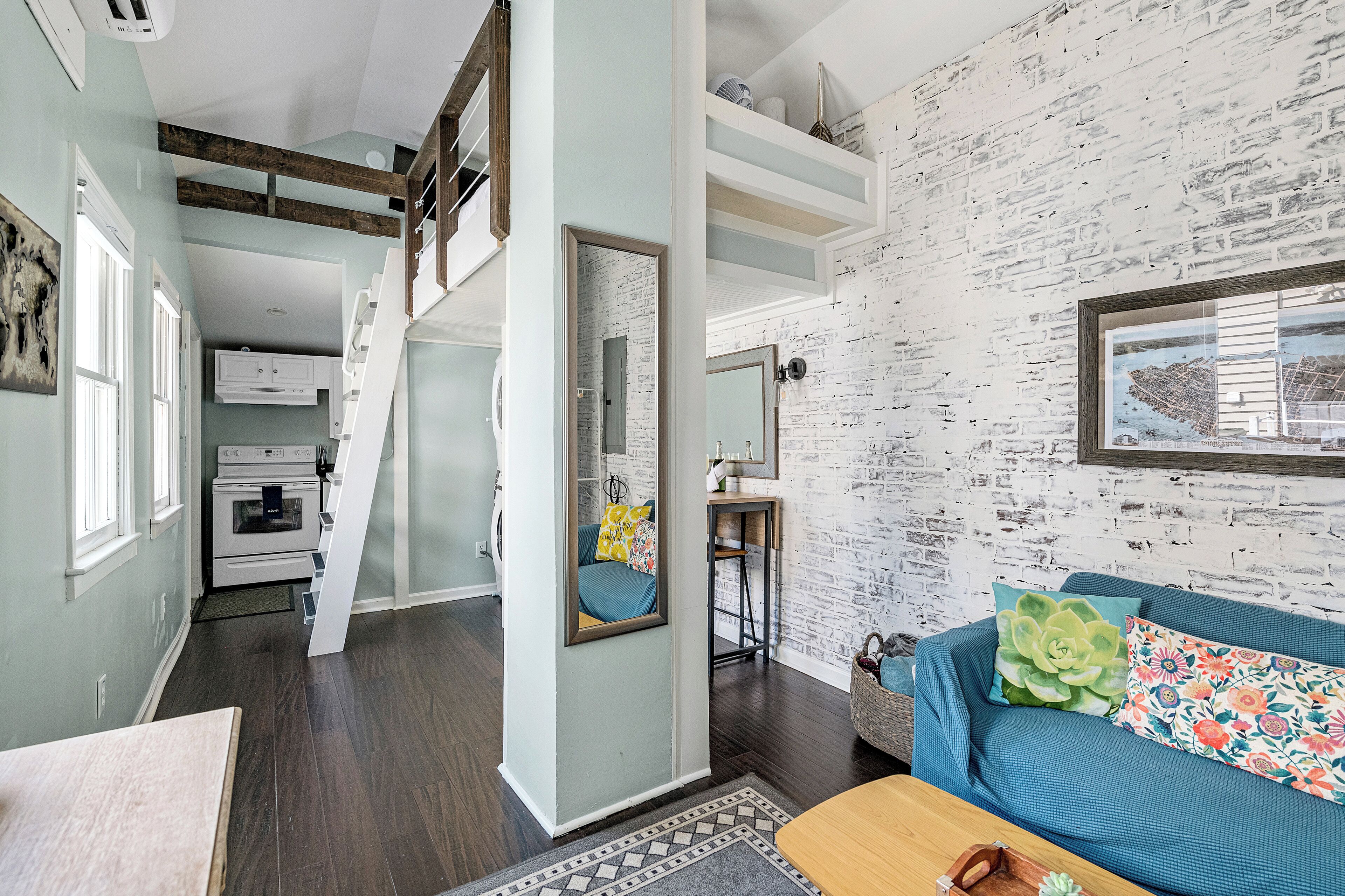 Televisión y oficina 