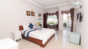 Panoramic Suite | Minibar, desk, laptop workspace, soundproofing - Kyo Hotel (Ho Chi Minh City)