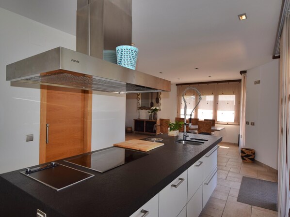 Fridge, microwave, oven, dishwasher - Magica CostaBravaSi - Pool, A/C, garden, BQ (Santa Cristina d'Aro)