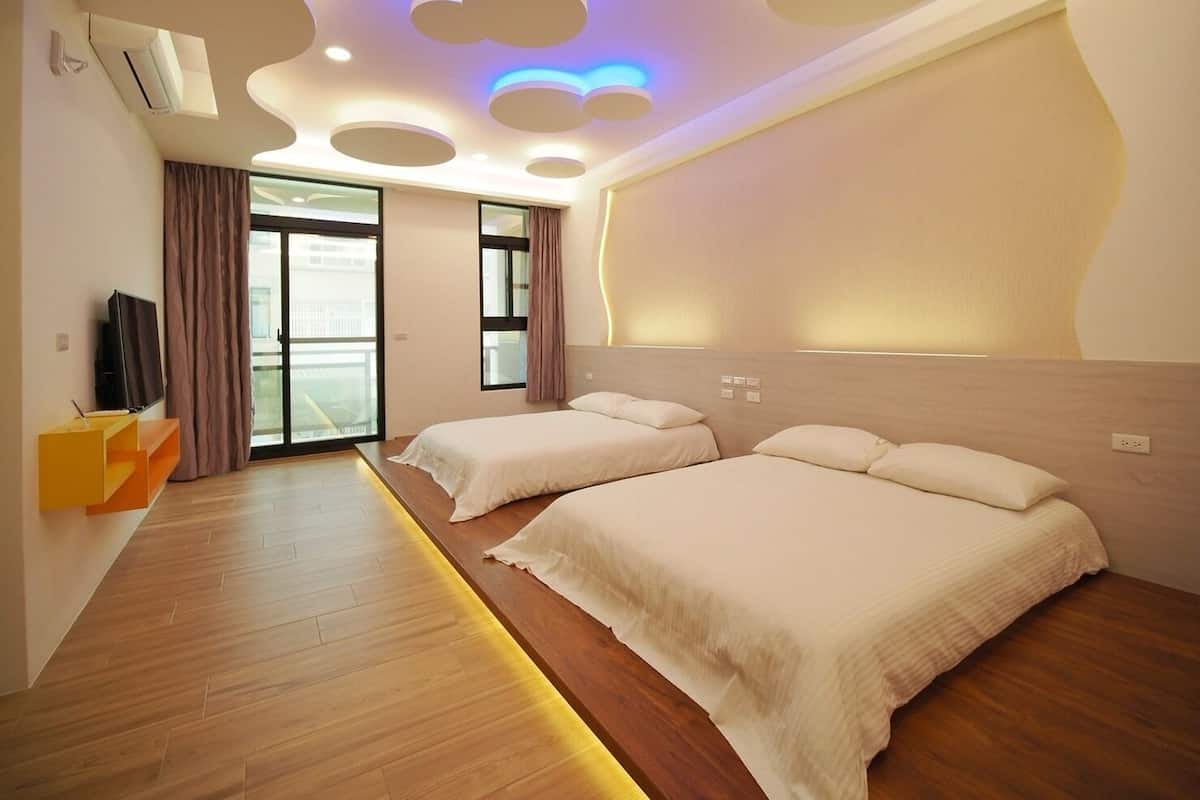 Business Room, 2 Double Beds, Balcony, City View