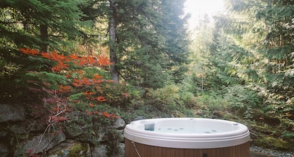 THE RIDGE 21 | 3 Bed/3 Bath Luxury Townhouse |Ski-In/Out |Hot Tub | Parking Incl