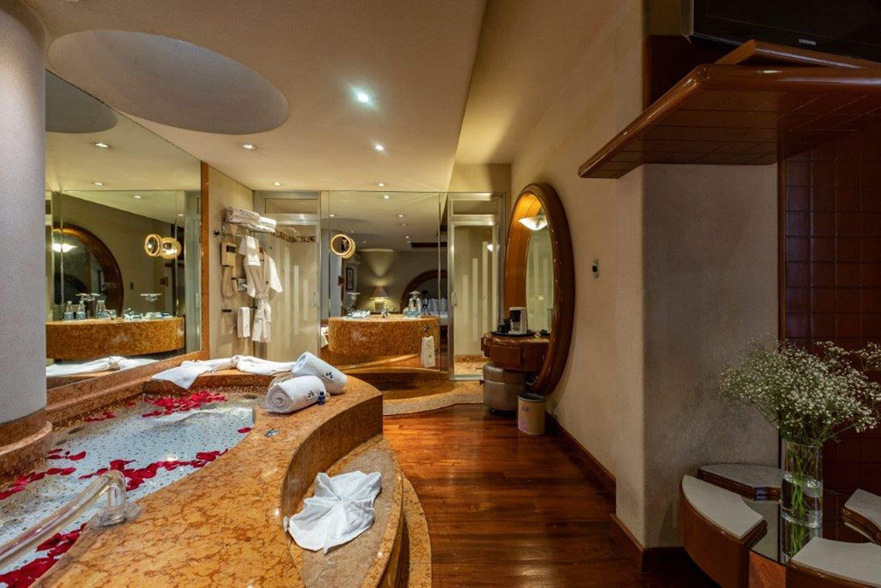 Grand Suite | Premium bedding, in-room safe, desk, laptop workspace