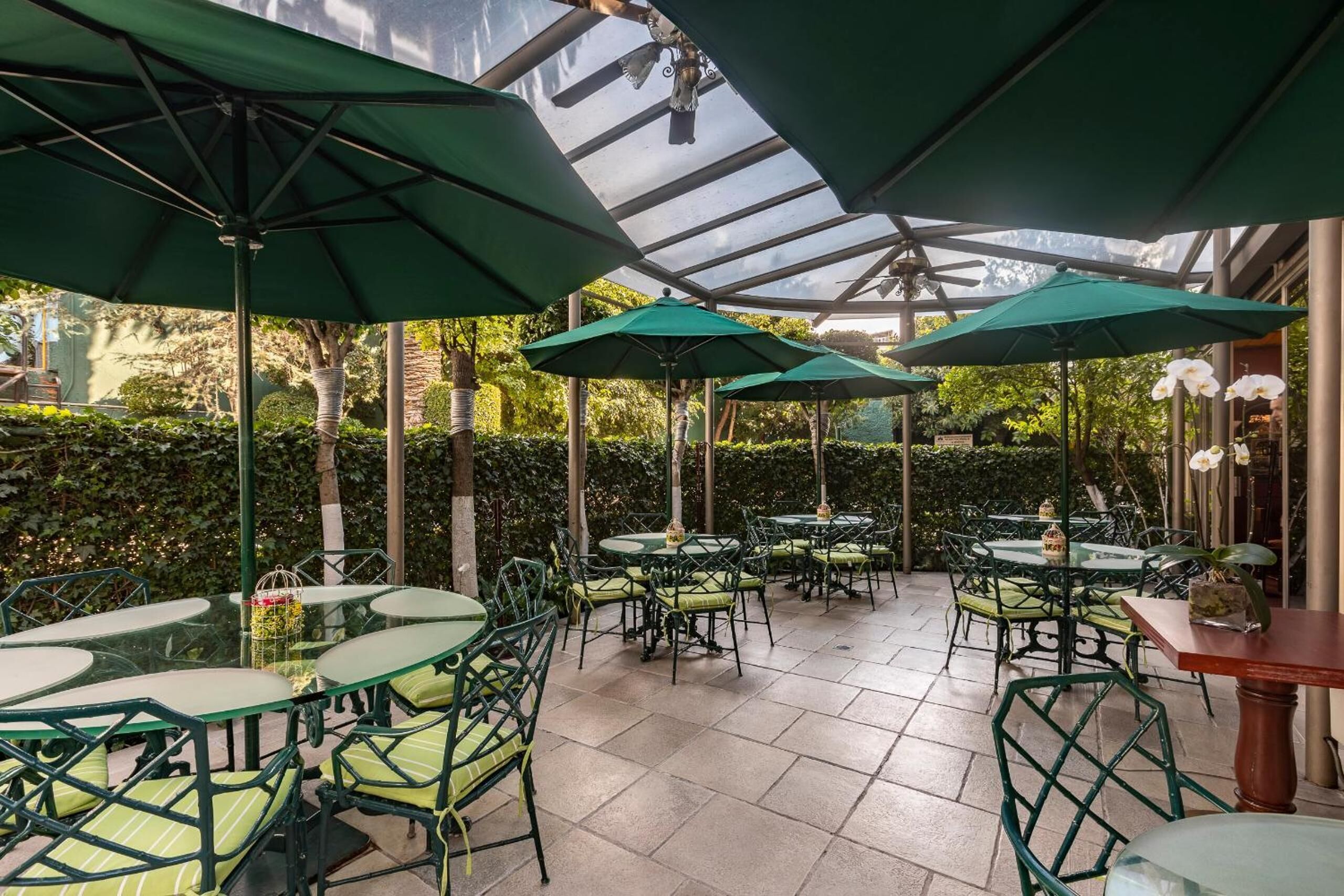 breakfast, lunch, dinner served; local and international cuisine