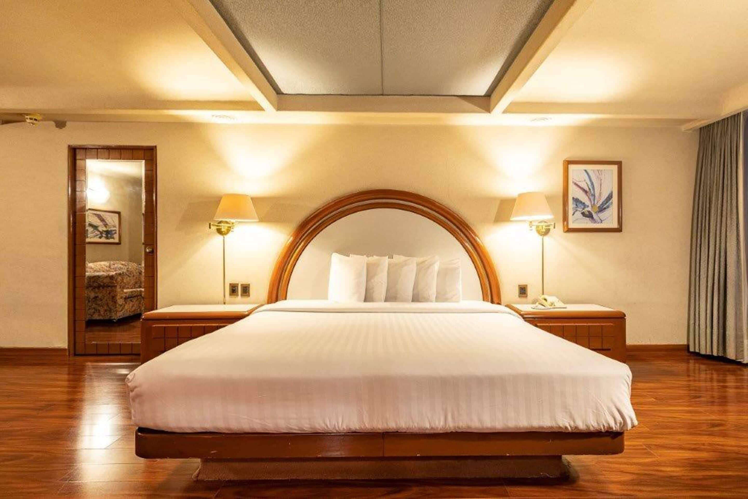 junior suite | 1 bedroom, premium bedding, in-room safe, desk