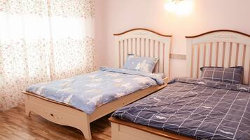 Familienvilla, Stadtblick | 3 Schlafzimmer, individuell dekoriert, Schreibtisch