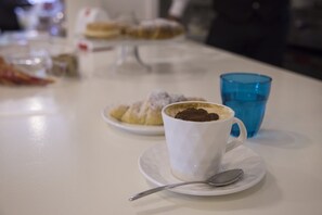 Sarapan ala kontinental setiap hari dengan biaya tambahan