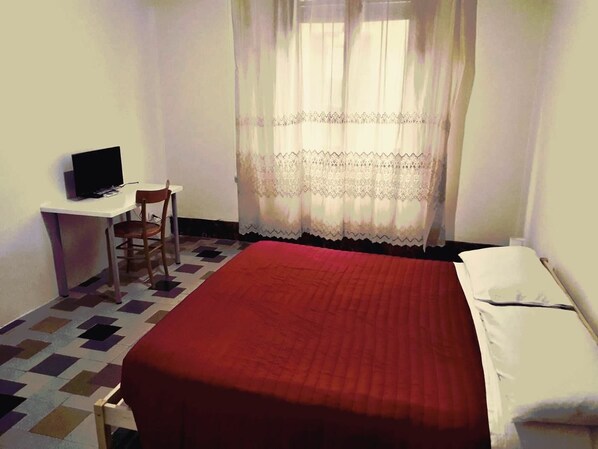 Doppelzimmer, Balkon | Schreibtisch, kostenloses WLAN, Bettwäsche