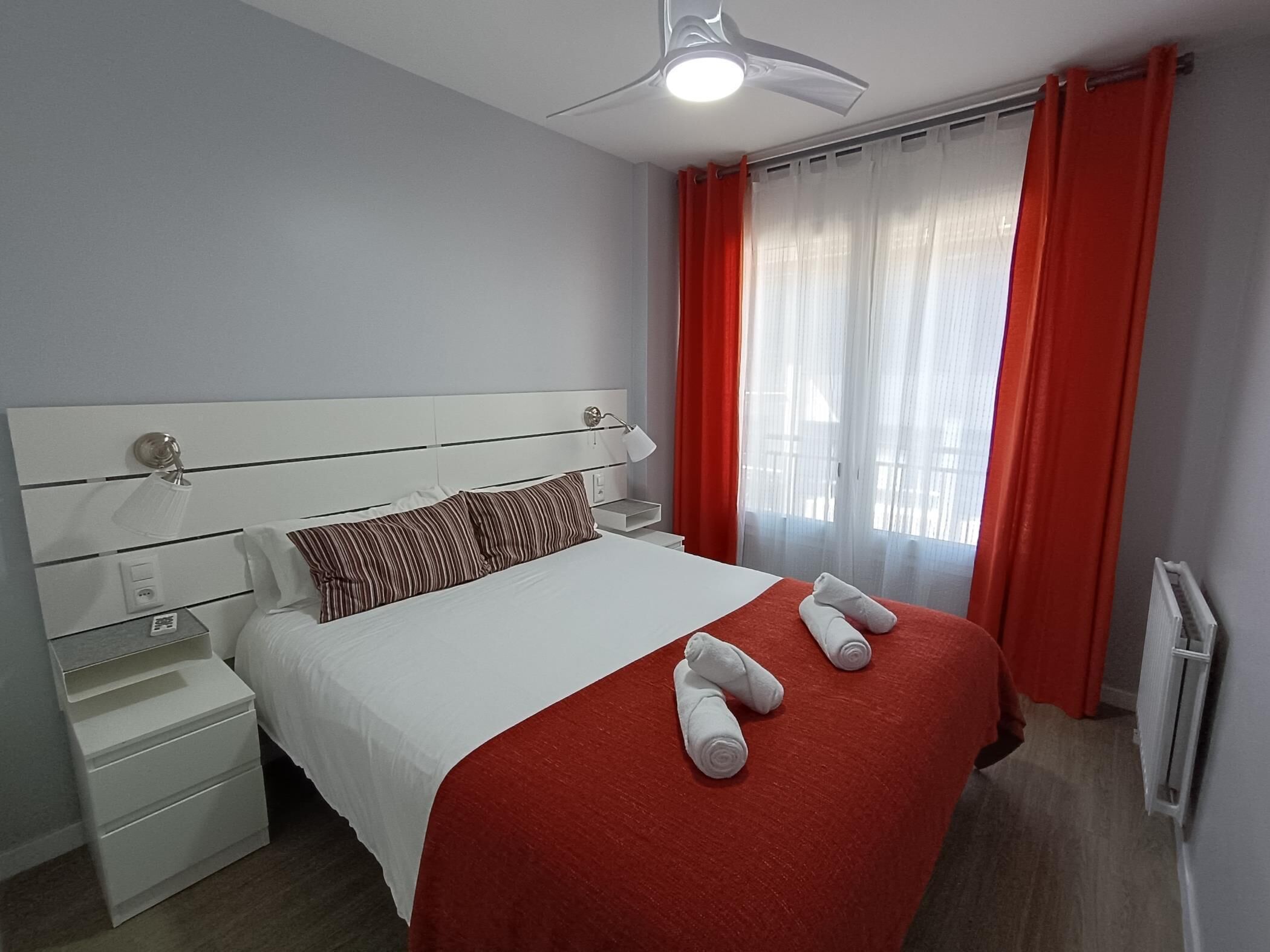 2 chambres, fer et planche à repasser, accès Internet, draps fournis