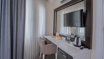 Economy-Zimmer | Minibar, Zimmersafe, Schreibtisch, schallisolierte Zimmer