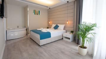 Suite, Jetted Tub | Minibar, desk, soundproofing, iron/ironing board