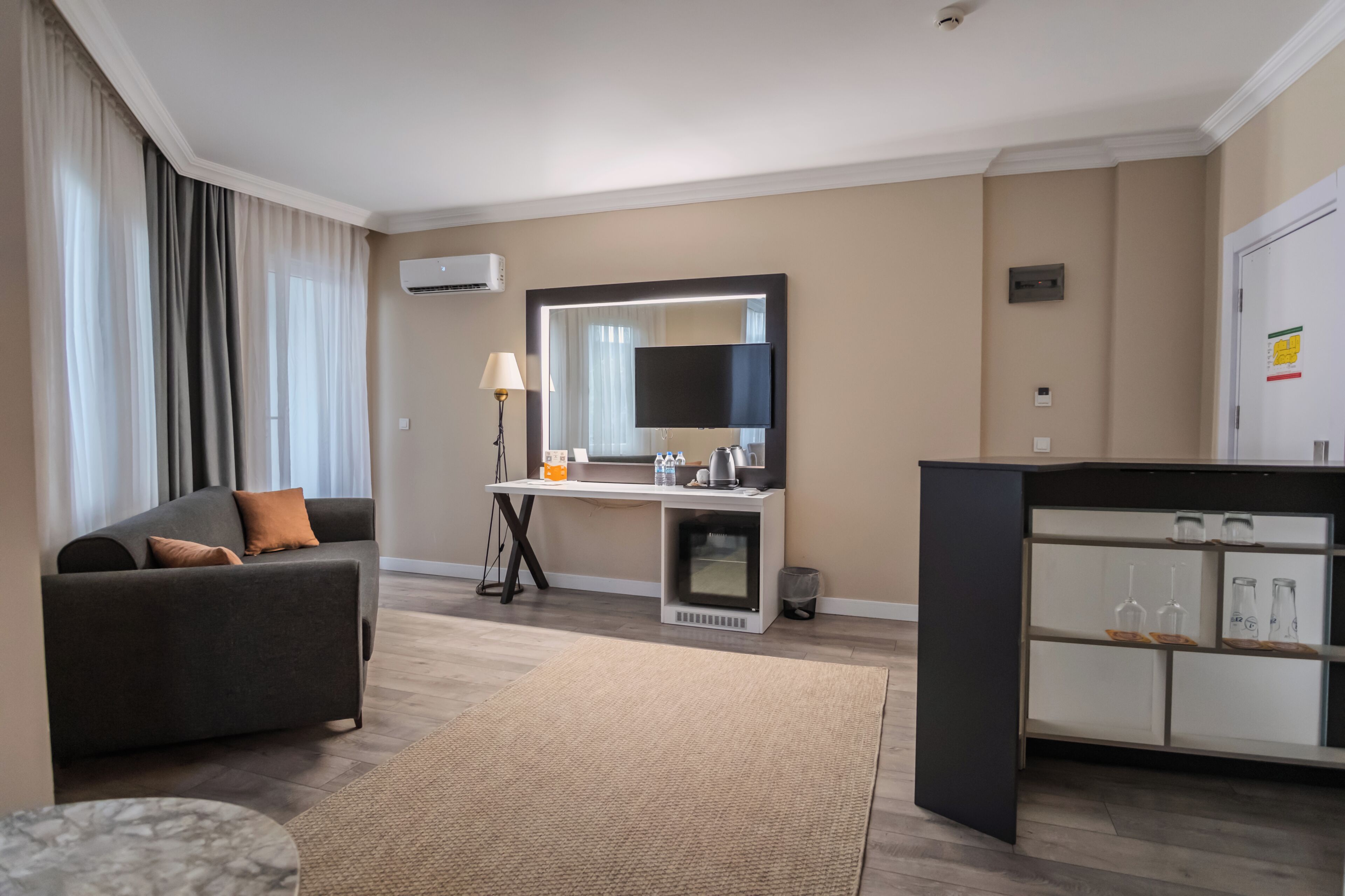 Suite, Jetted Tub | Living area | LCD TV