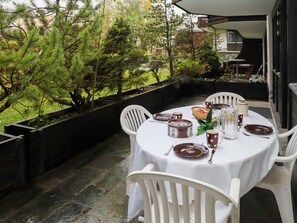 屋外ダイニングエリア
