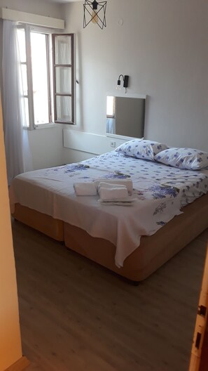 Blackout drapes, cribs/infant beds, free WiFi - HOTEL SEBAT (Cesme)