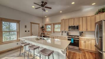 Refrigerador, microondas, horno y lavavajillas