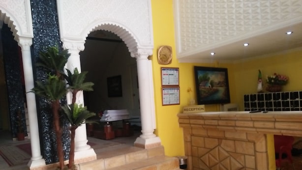 Unclassified image, 1 of 12, button - Hôtel le V. Rocher (Ain Smara)