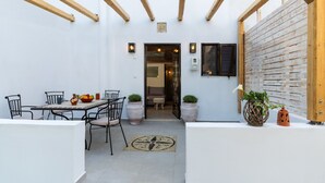 Outdoor dining - Casa Kariki - a traditional house in Psinthos (Rhodes)