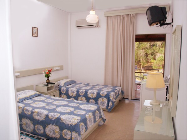 2 bedrooms, in-room safe, iron/ironing board, Internet