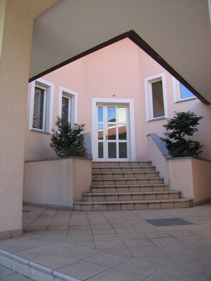 Exterior detail - Two-room apartment with garden (Gallarate)