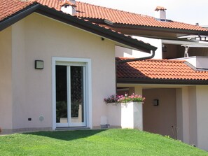 Exterior detail - Two-room apartment with garden (Gallarate)
