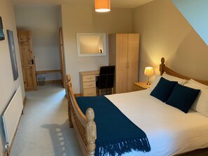 3 bedrooms, desk, soundproofing, iron/ironing board