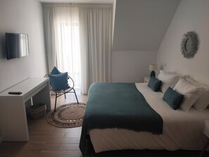 Premium bedding, down comforters, memory foam beds, free WiFi - Marsuites B&B (Silves)
