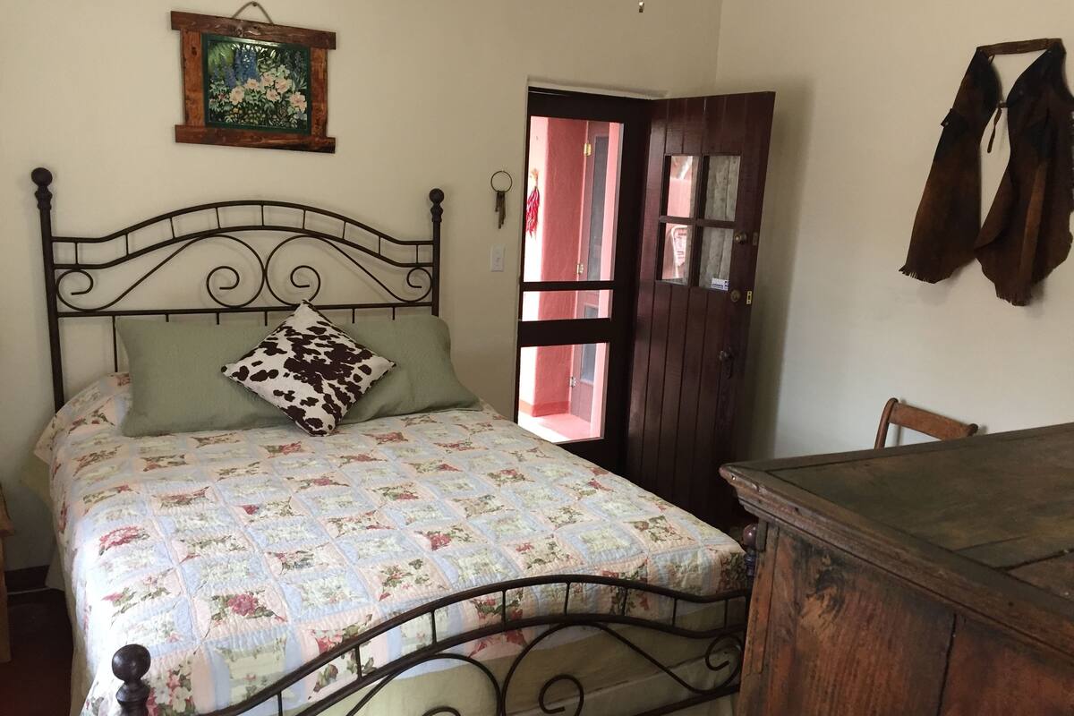 Basic Studio | Laptop workspace, blackout drapes, iron/ironing board, WiFi (free)