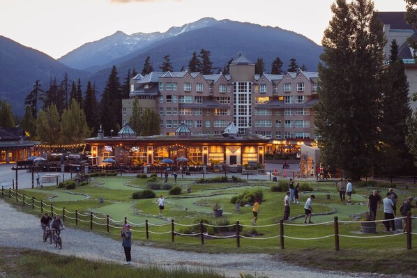 Exterior - Cozy townhouse w/ ski-in/ski-out & hot tub (Whistler)