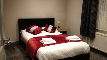 House | Iron/ironing board, free WiFi, bed sheets