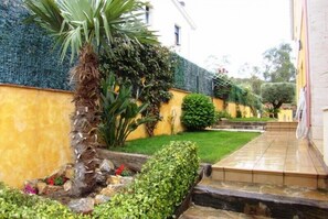 Property grounds - Club Villamar - Semi-detached villa for 8 persons with private pool, internet, parking place and ... (Palamos)