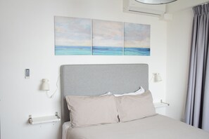 Apartamento conforto, vista para a cidade | 2 quartos, cofres nos quartos, individualmente decorados