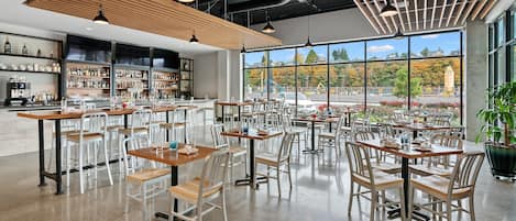 Serves lunch, dinner and happy hour