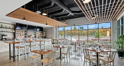 Hotel Indigo Everett - Waterfront Place by IHG