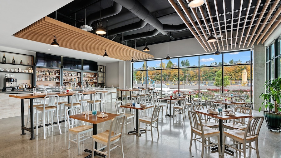 Hotel Indigo Everett - Waterfront Place by IHG