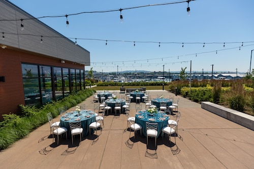 Hotel Indigo Everett - Waterfront Place by IHG