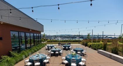 Hotel Indigo Everett - Waterfront Place by IHG