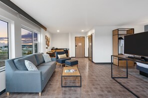 1 bedroom, pillow-top beds, in-room safe, desk