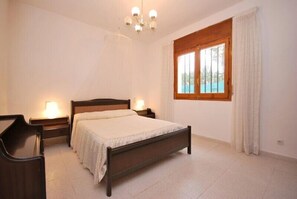 7 bedrooms - Club Villamar - A fantastic, fully detached villa close to the Mediterranean Sea for 14 people. (Lloret de Mar)