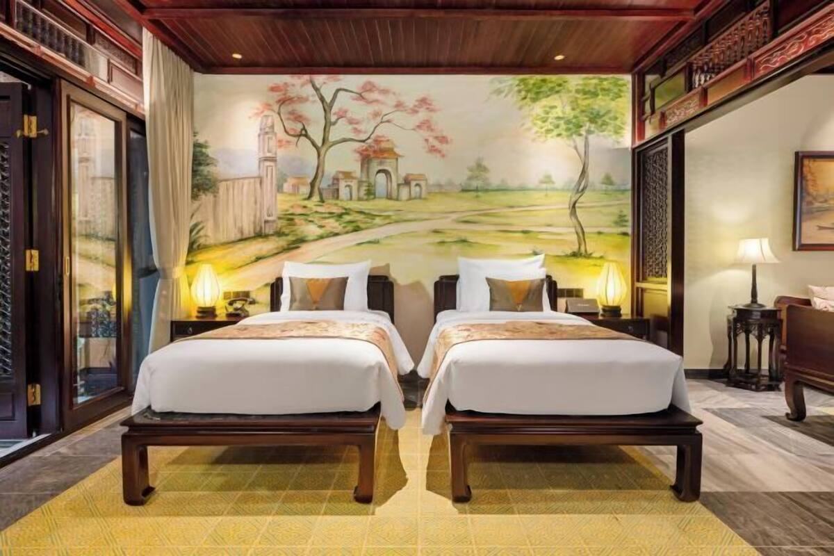 Premium bedding, pillow-top beds, minibar, in-room safe