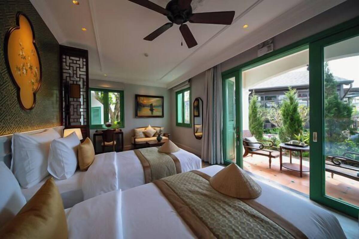Premium bedding, pillow-top beds, minibar, in-room safe