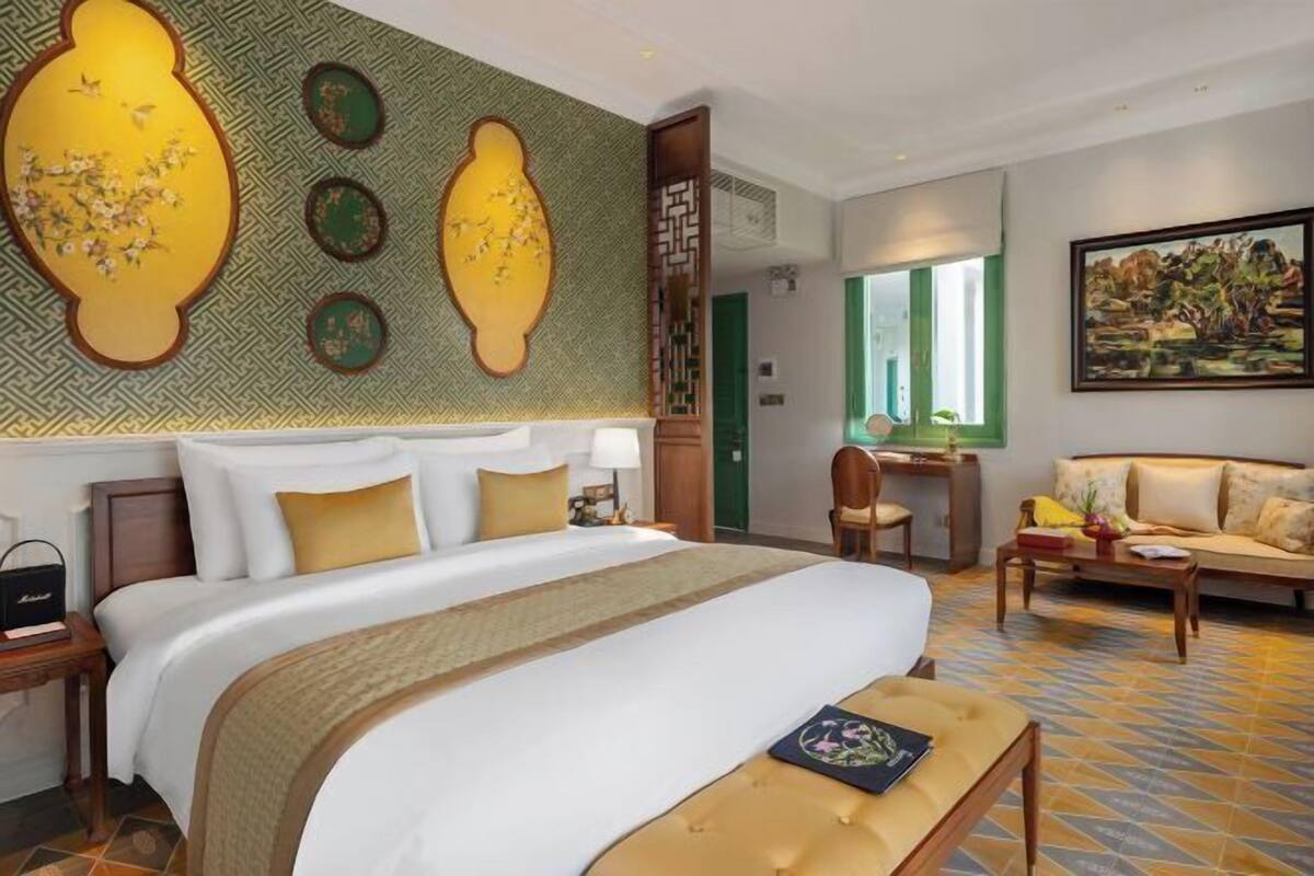 Premium bedding, pillow-top beds, minibar, in-room safe