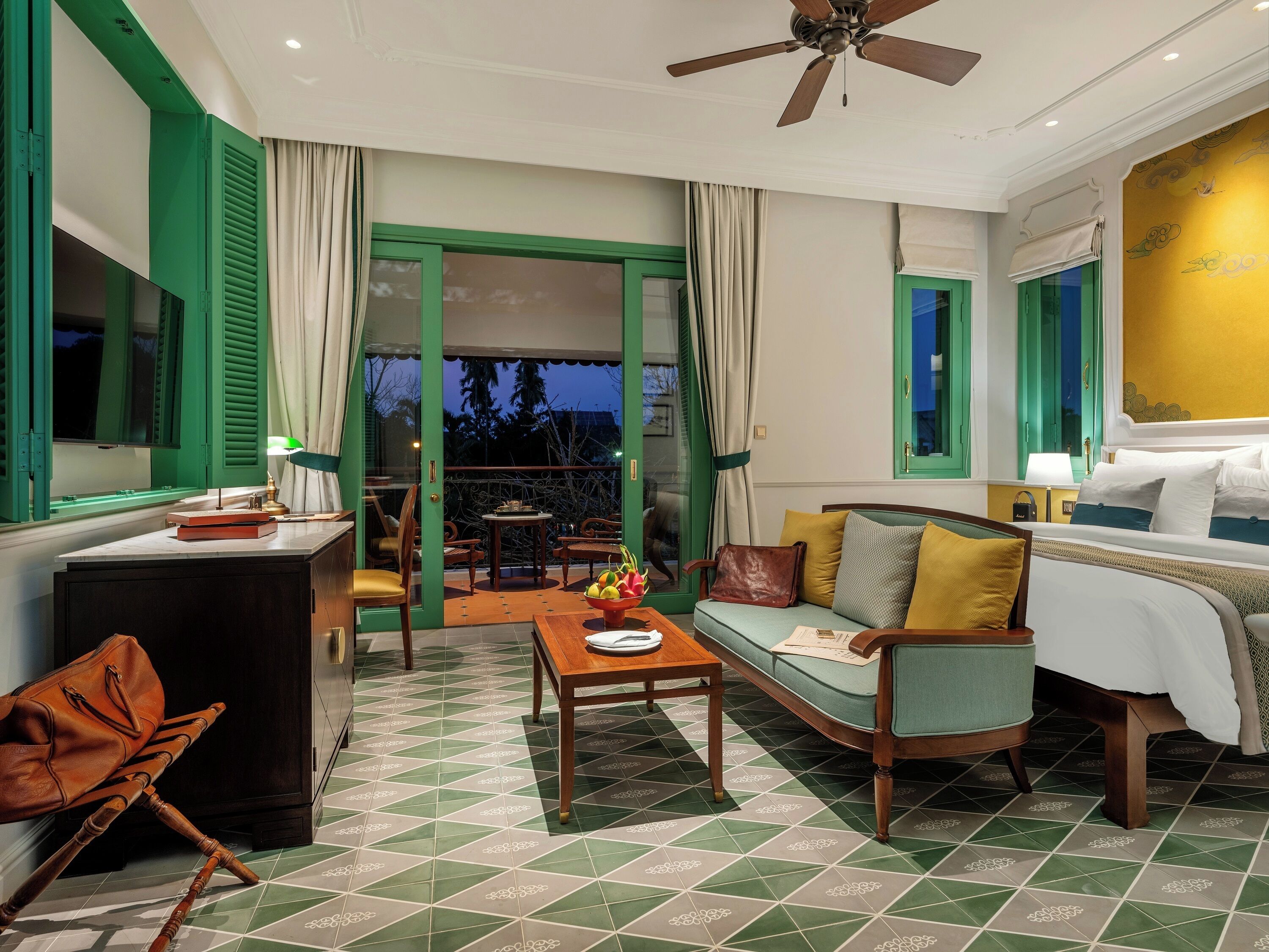 Ropa de cama de alta calidad, colchones con pillow-top y minibar 