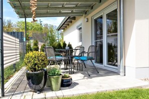 Outdoor dining - Holiday home Paula am Klostersee holidays with dog (Dargun)