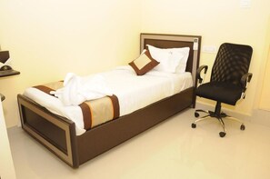 Deluxe Single Room | Desk, soundproofing, free WiFi
