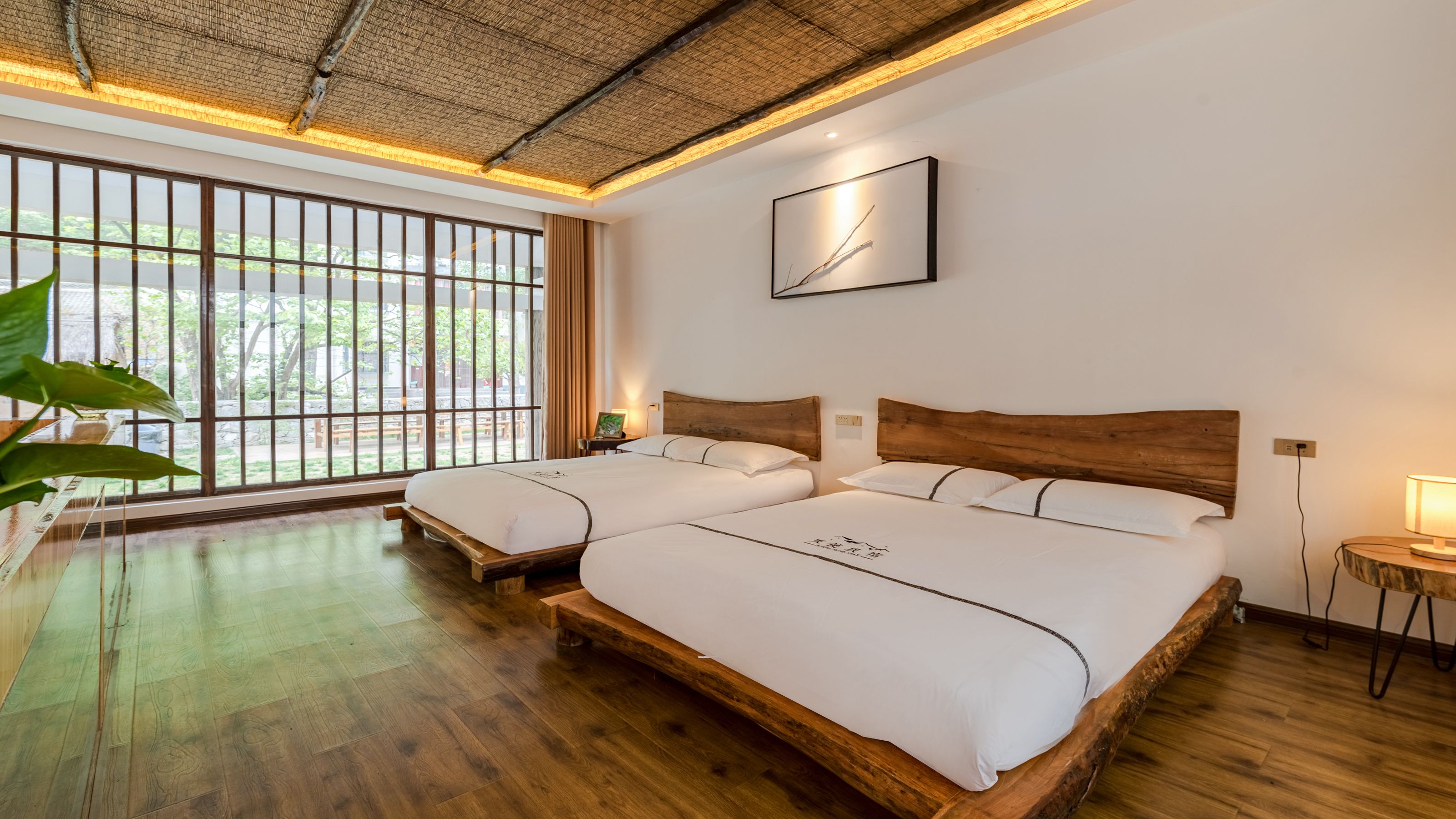 Suite Supérieure, 2 lits doubles | 1 chambre, décoration personnalisée, ameublement personnalisé, bureau