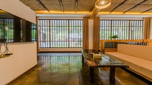 Superior Suite, 2 Double Beds | Living area