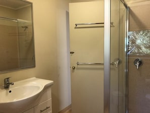 Standard Cottage, Garden View | Bathroom | Shower, free toiletries, towels, soap - Corinna Wilderness Village (Corinna)