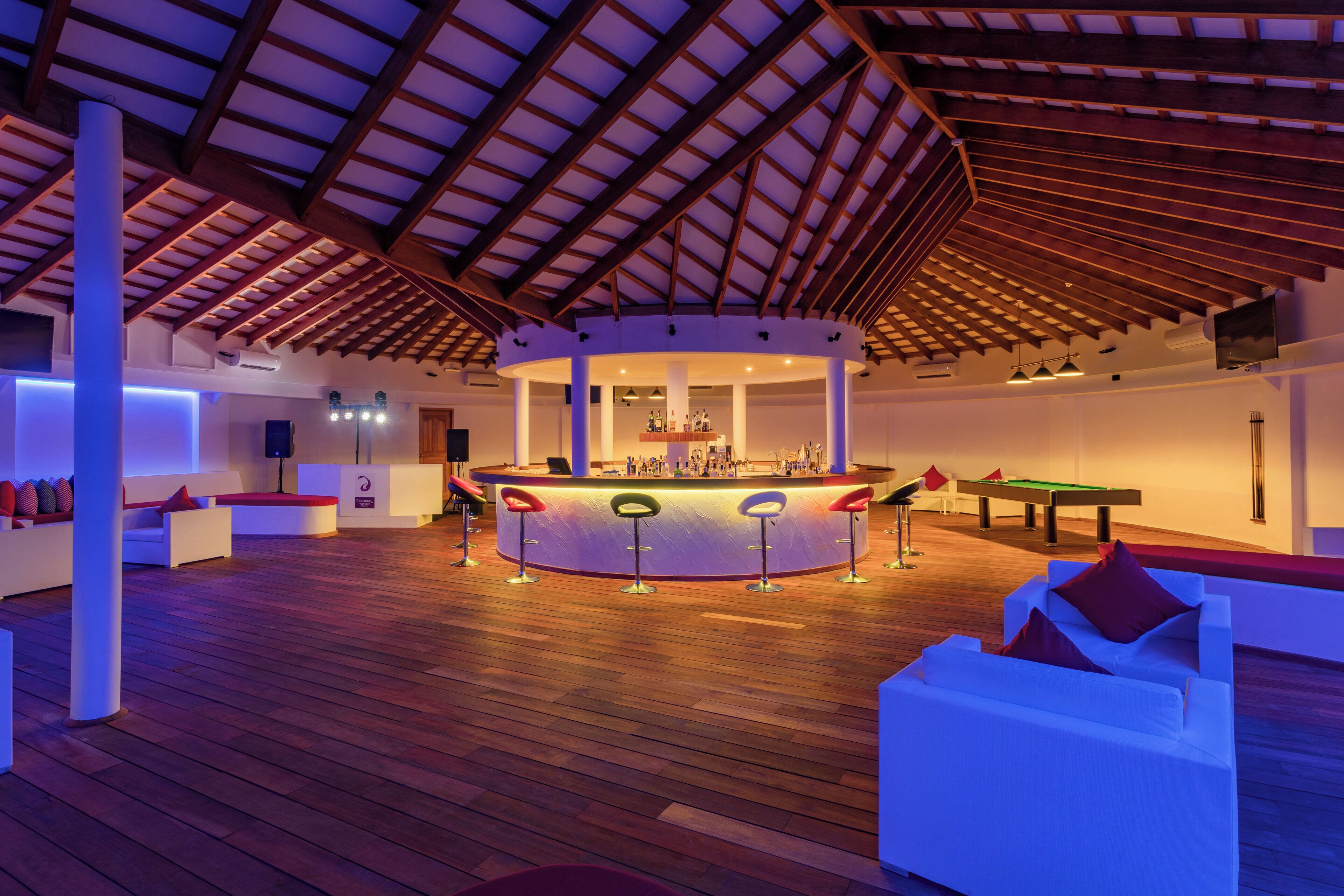 3 bars/lounges, poolside bar