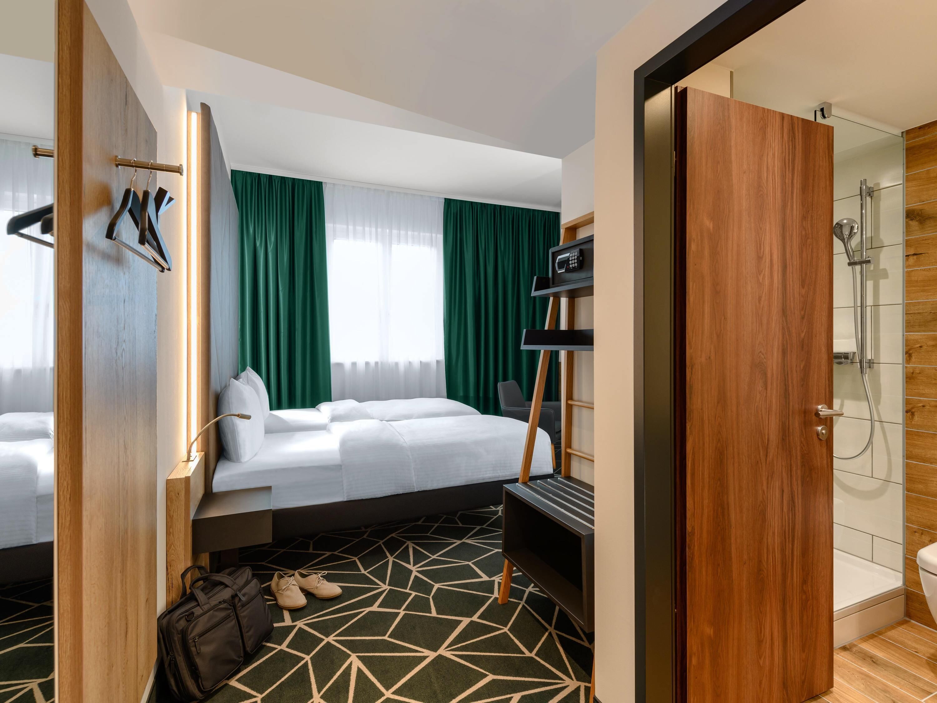 Standard Room, 2 Twin Beds | In-room safe, desk, blackout drapes, soundproofing